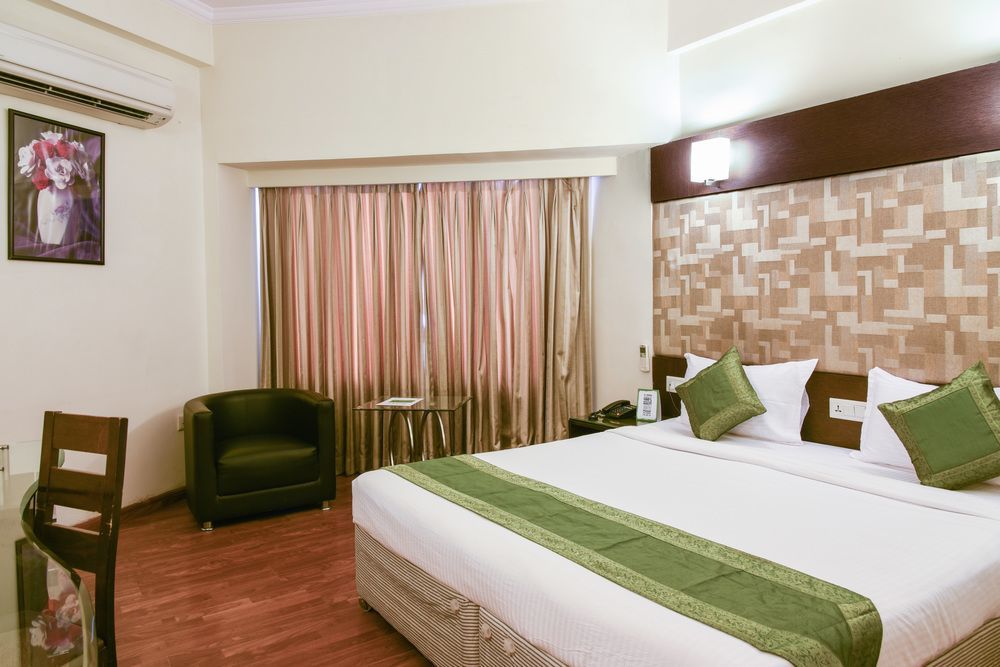 Treebo Trend Wood Bridge Hotell Hyderabad Exteriör bild