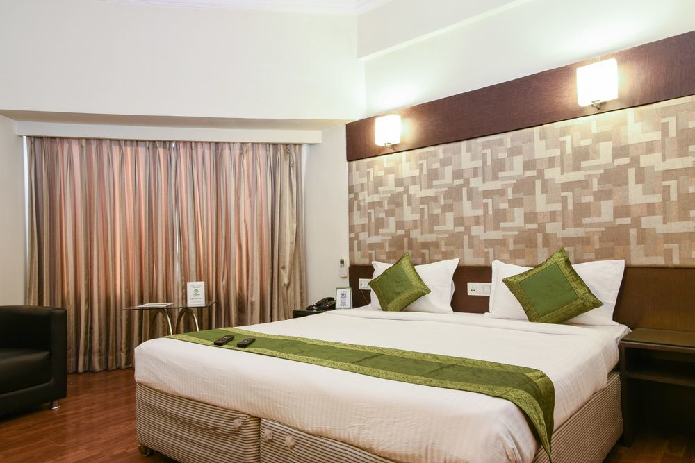 Treebo Trend Wood Bridge Hotell Hyderabad Exteriör bild