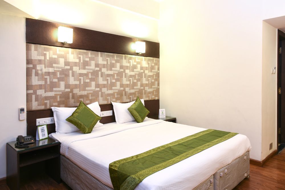 Treebo Trend Wood Bridge Hotell Hyderabad Exteriör bild