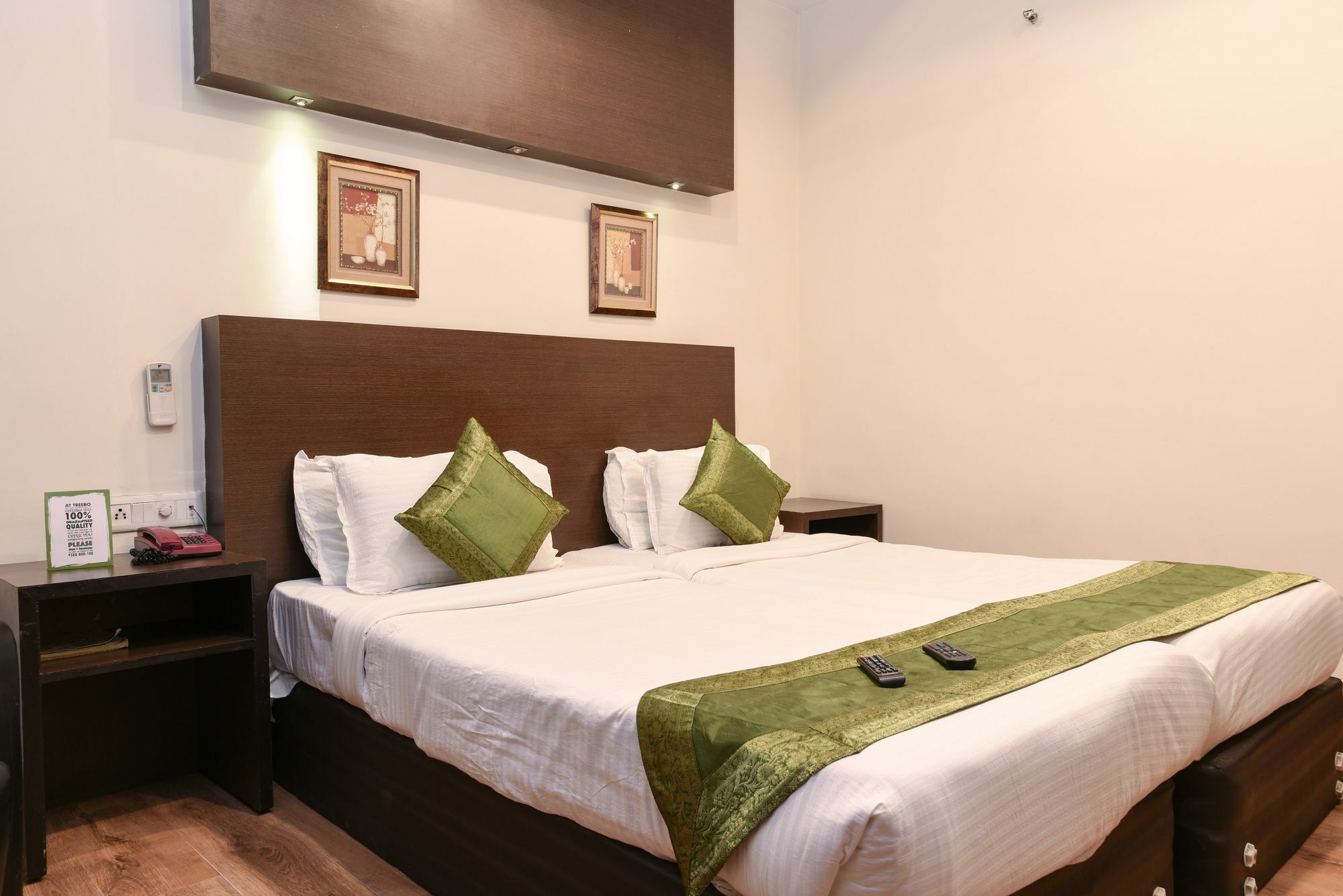 Treebo Trend Wood Bridge Hotell Hyderabad Exteriör bild