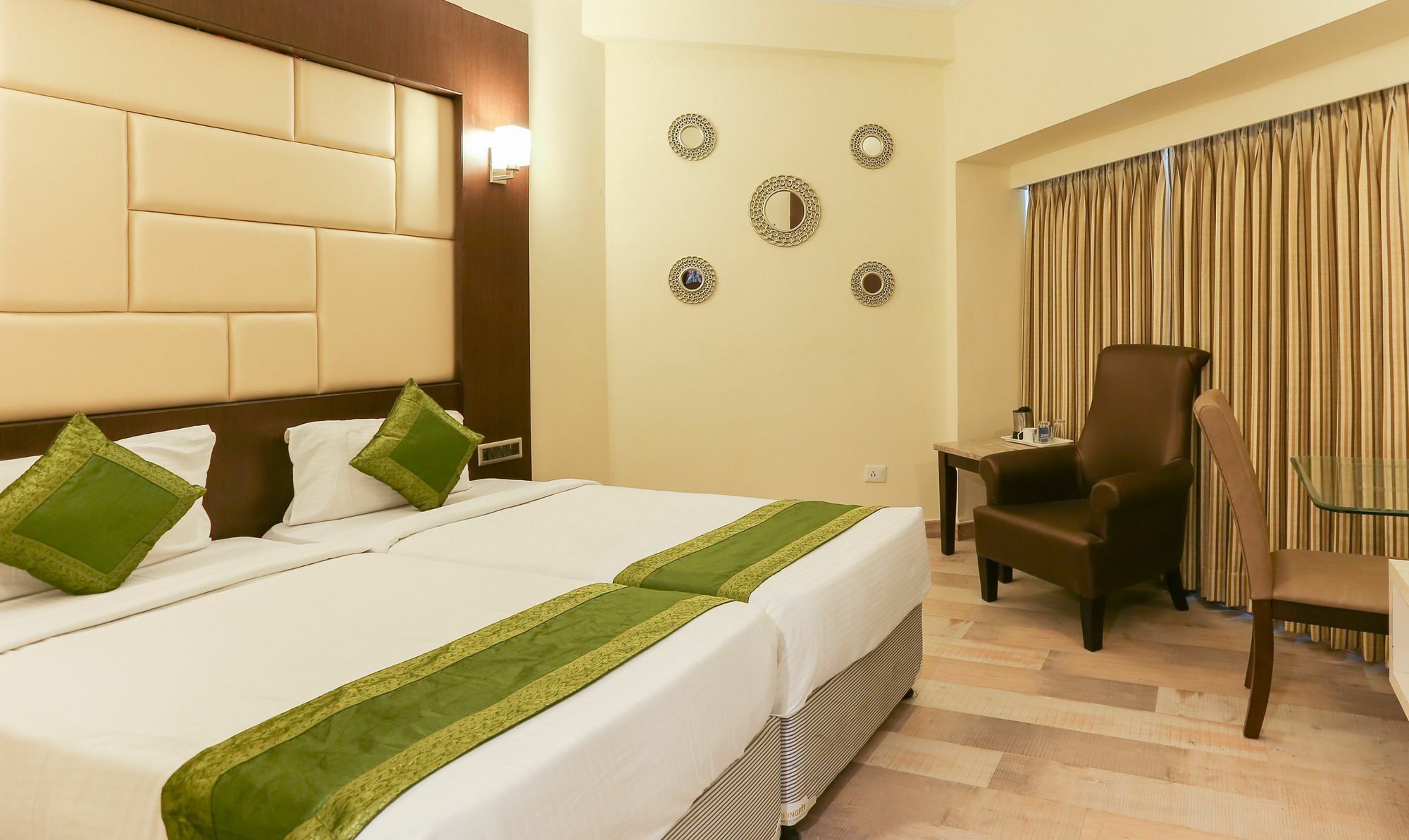 Treebo Trend Wood Bridge Hotell Hyderabad Exteriör bild