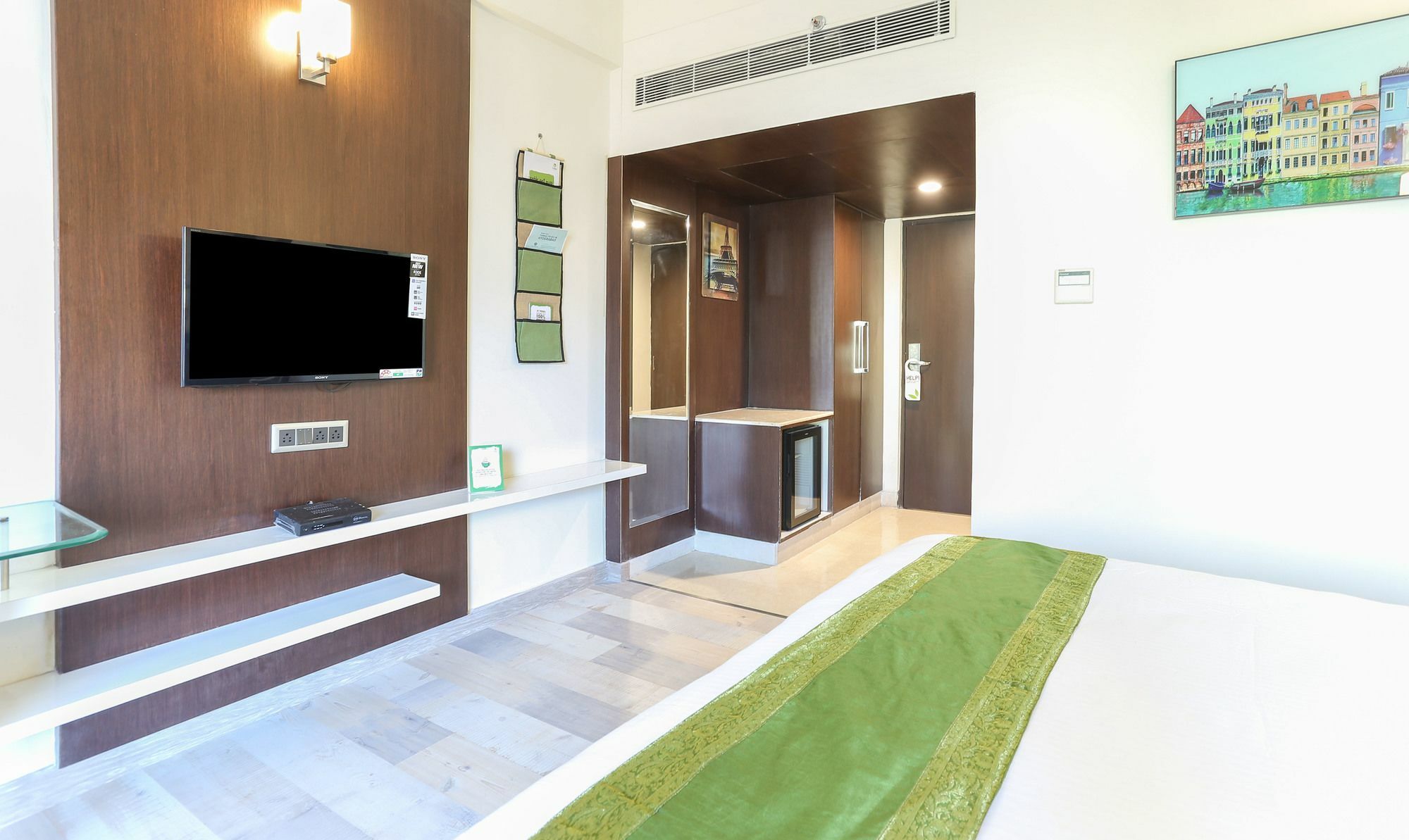 Treebo Trend Wood Bridge Hotell Hyderabad Exteriör bild