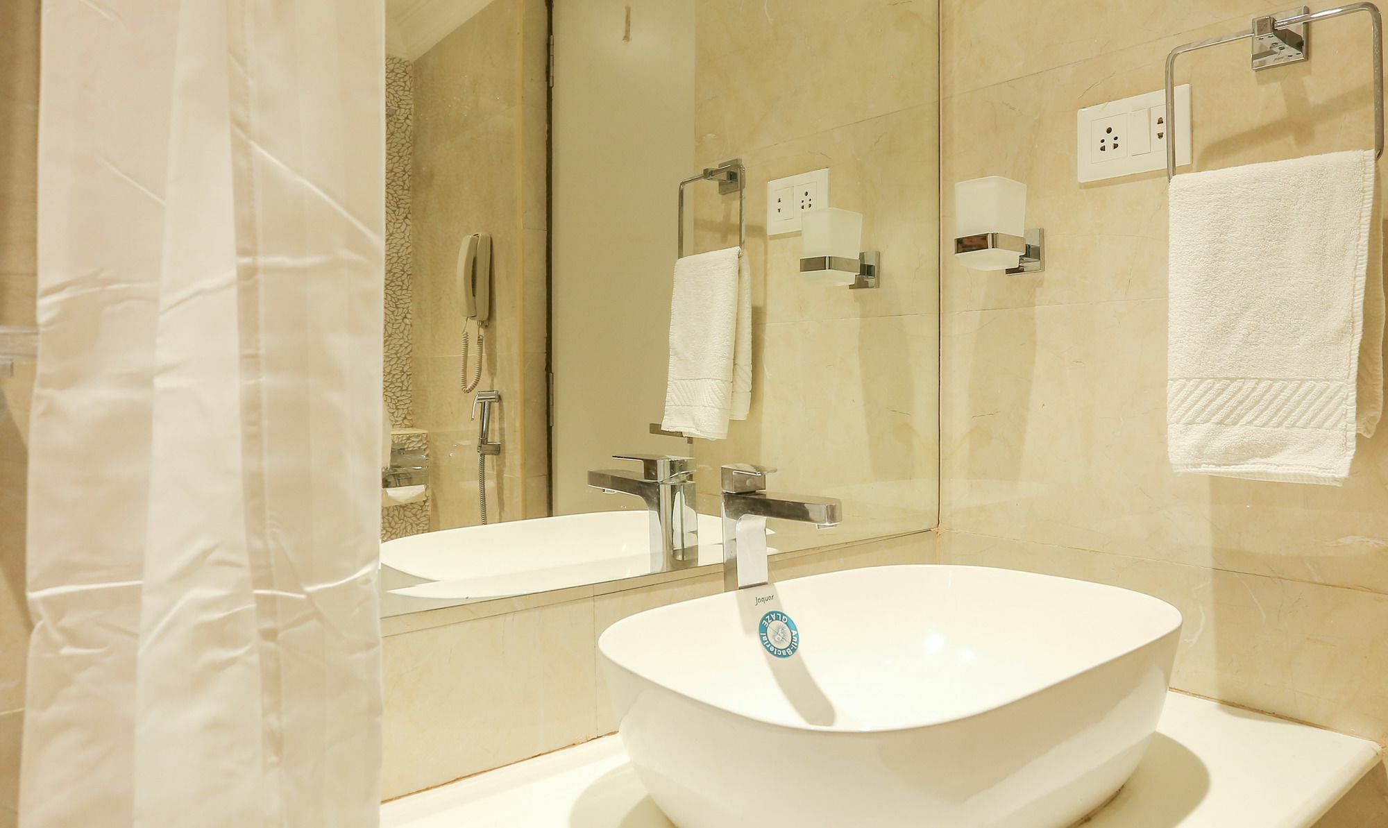 Treebo Trend Wood Bridge Hotell Hyderabad Exteriör bild