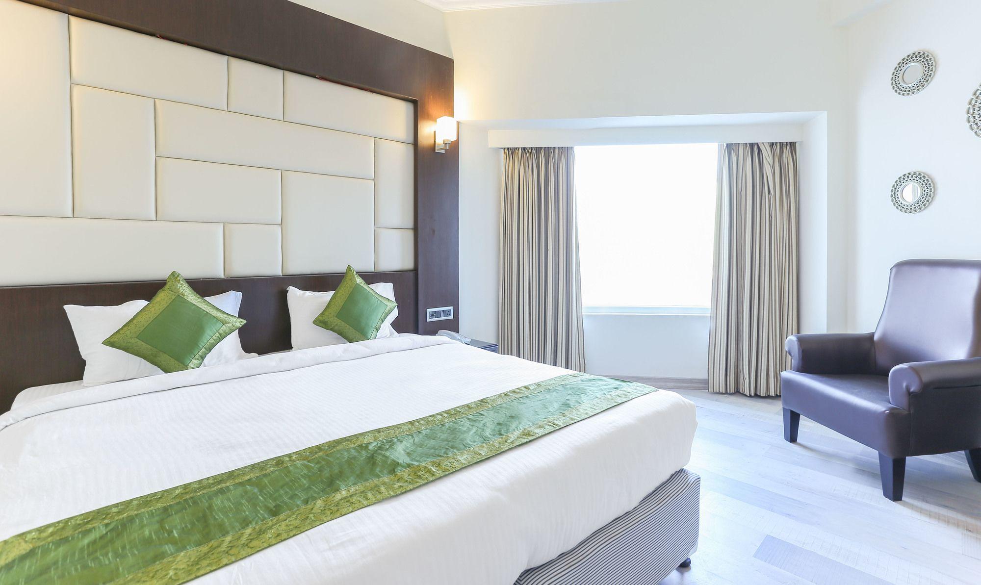 Treebo Trend Wood Bridge Hotell Hyderabad Exteriör bild