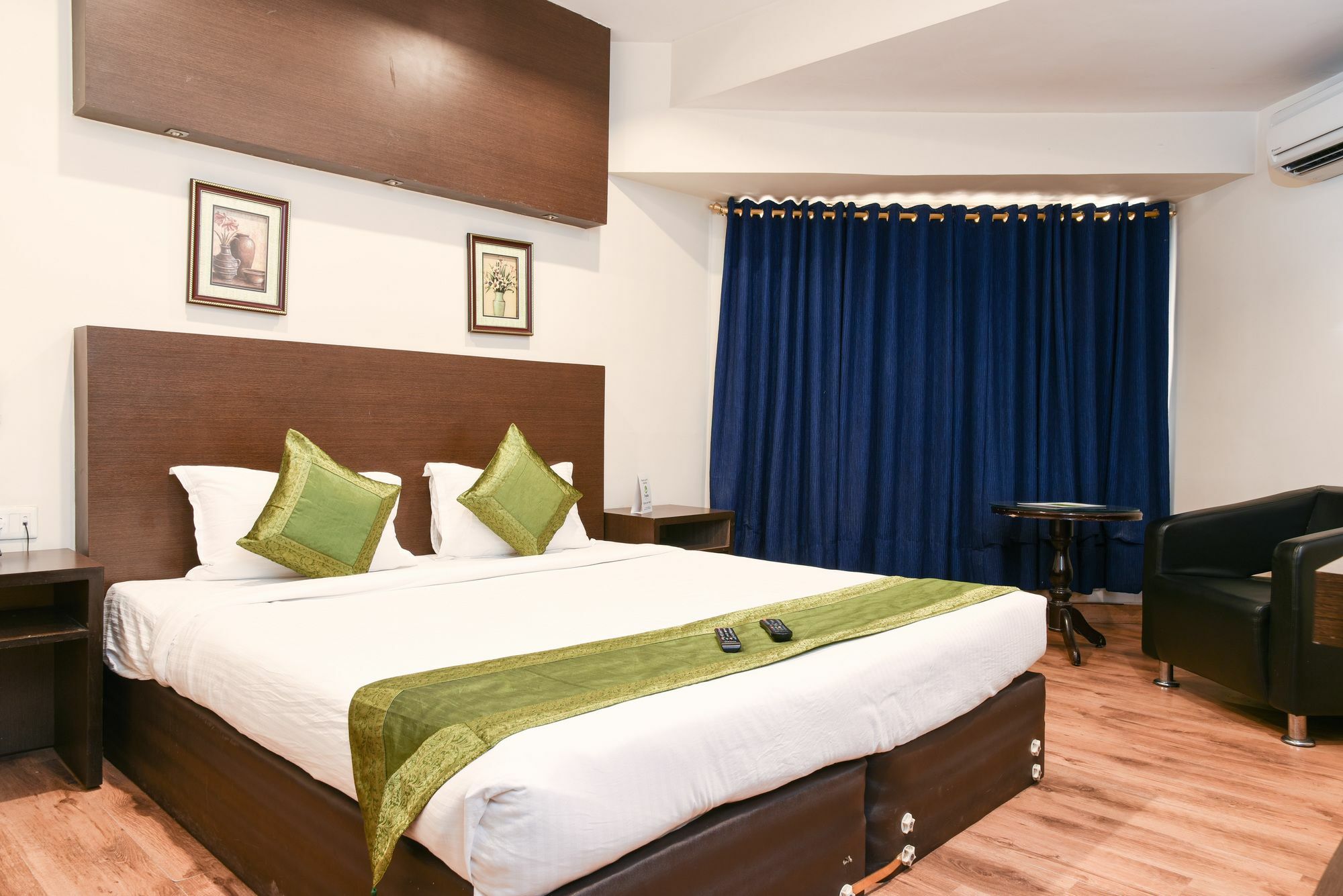 Treebo Trend Wood Bridge Hotell Hyderabad Exteriör bild