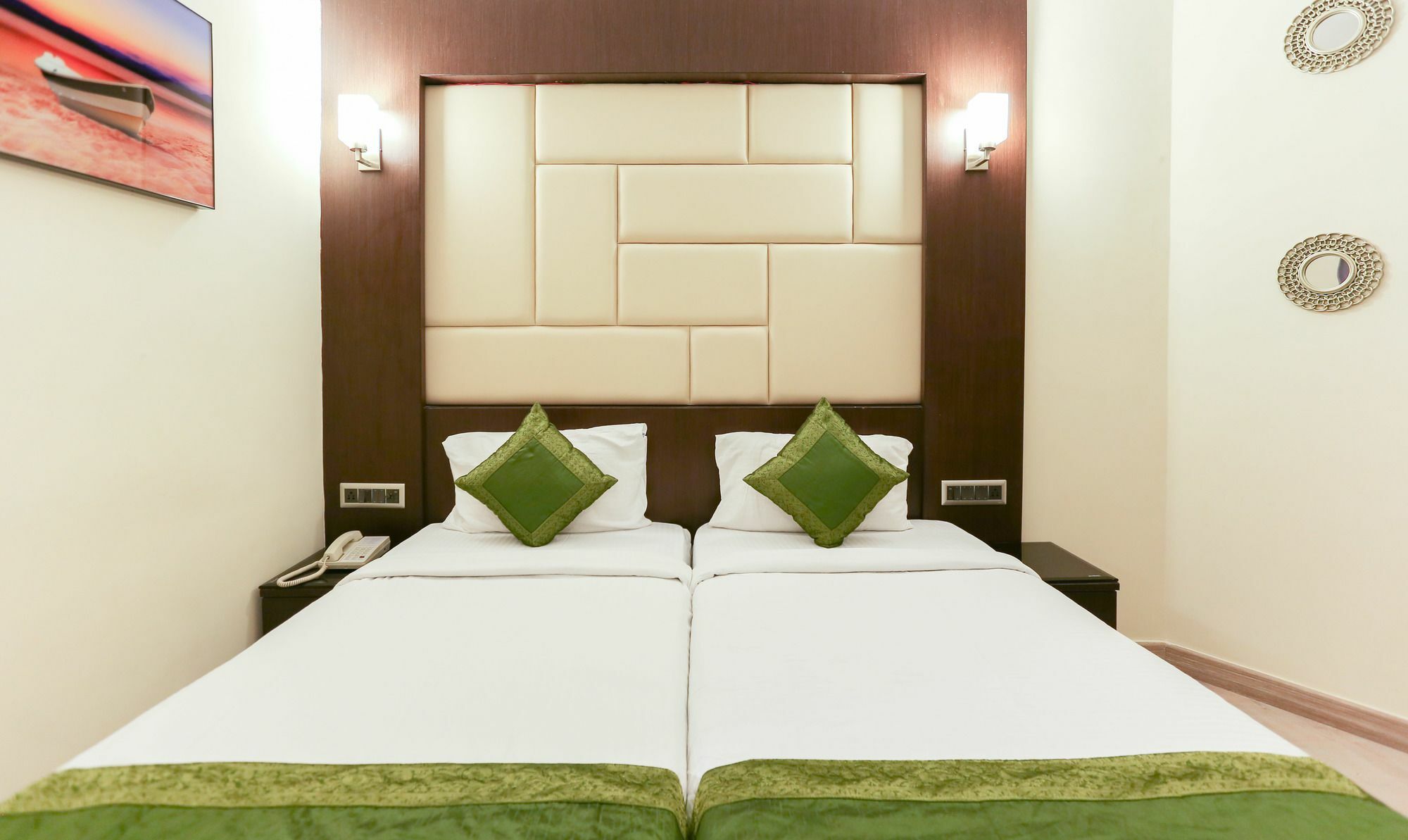 Treebo Trend Wood Bridge Hotell Hyderabad Exteriör bild