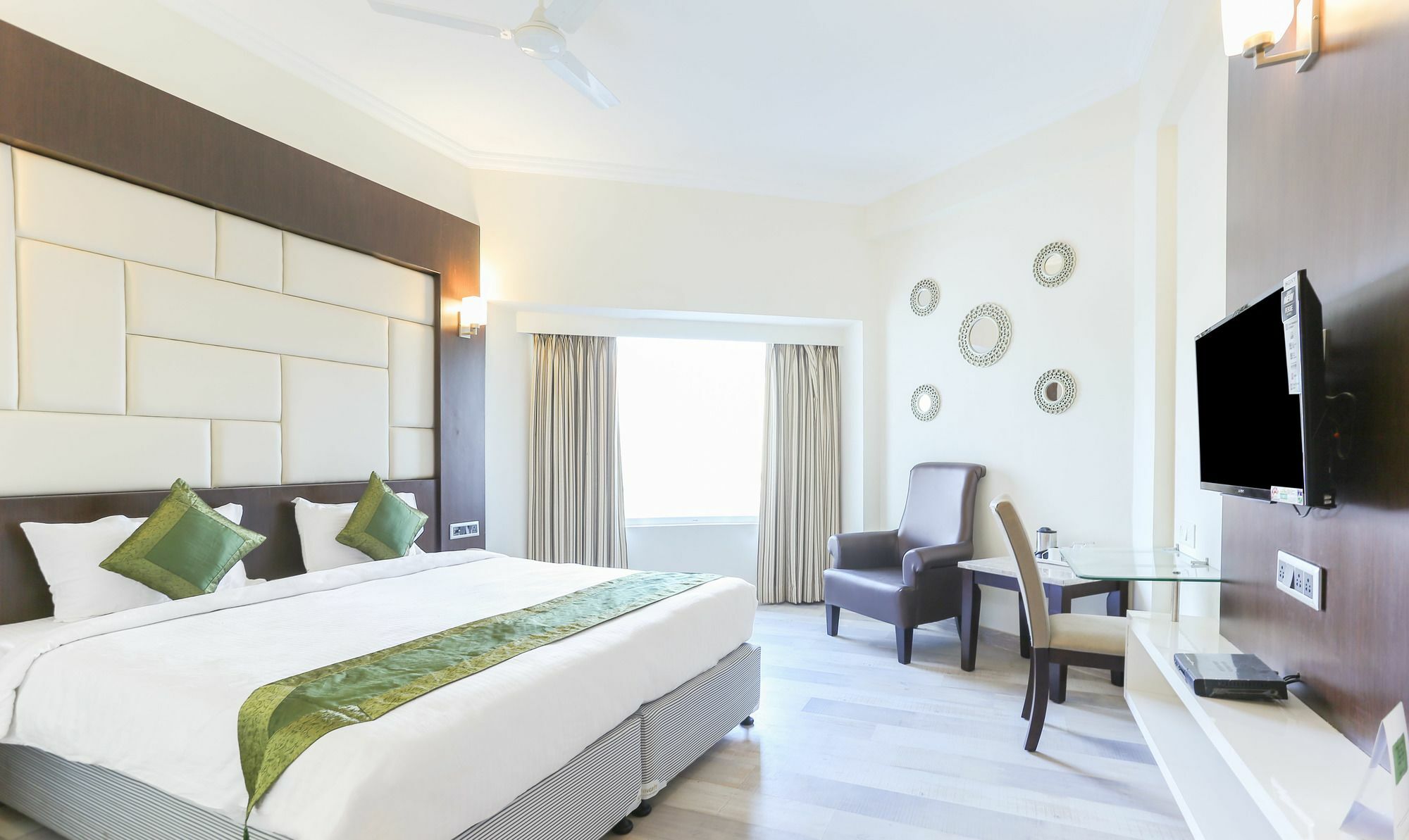 Treebo Trend Wood Bridge Hotell Hyderabad Exteriör bild