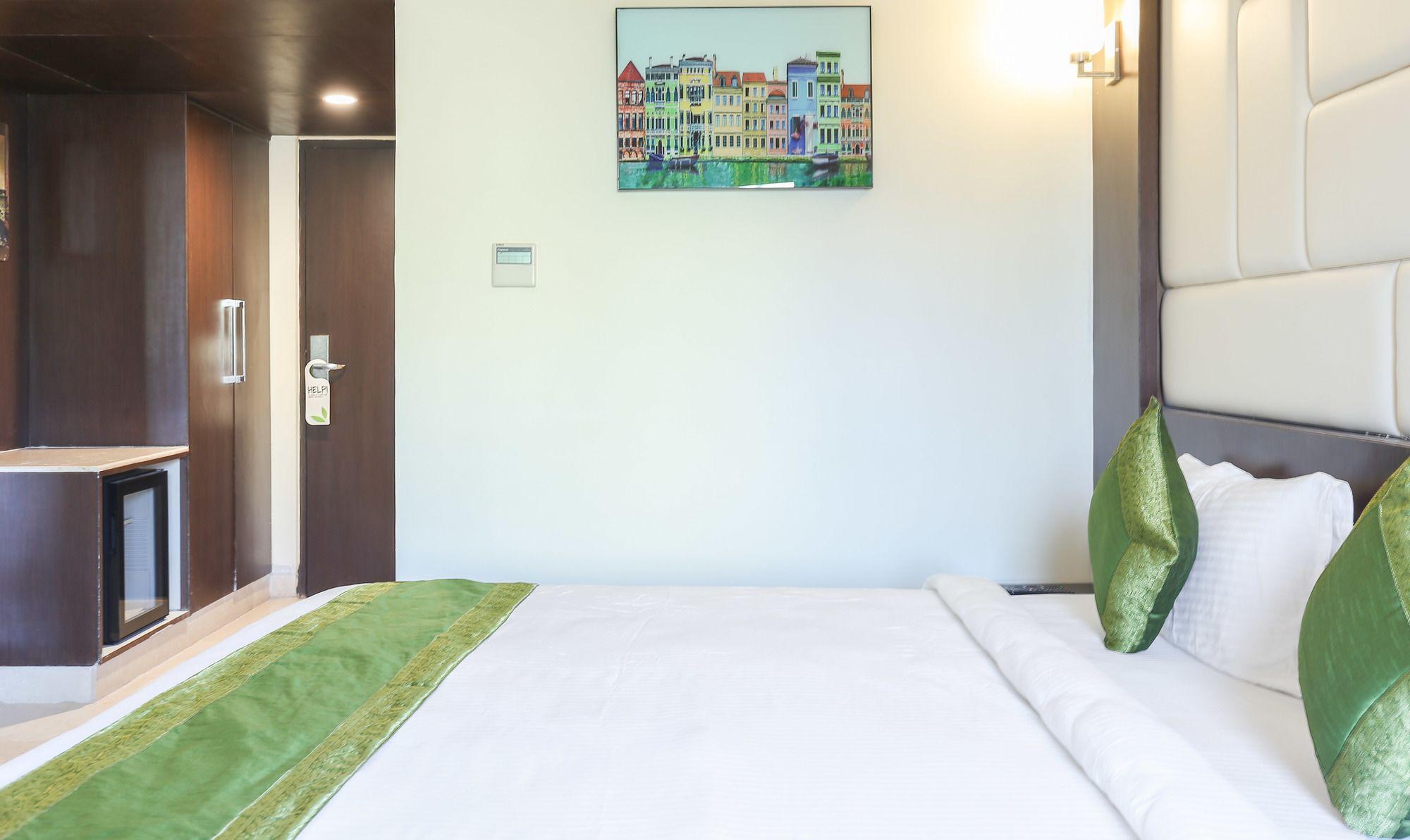 Treebo Trend Wood Bridge Hotell Hyderabad Exteriör bild