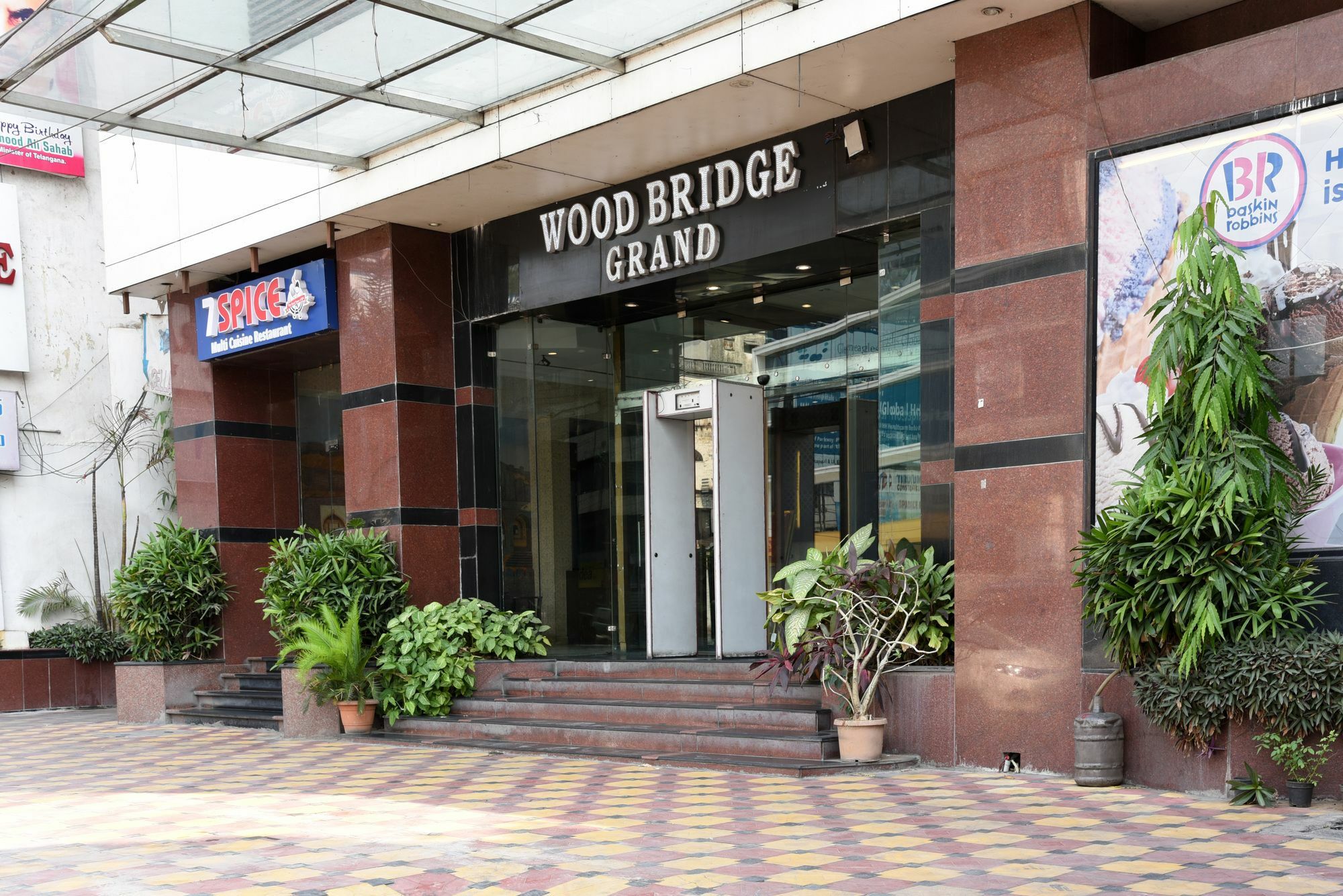 Treebo Trend Wood Bridge Hotell Hyderabad Exteriör bild