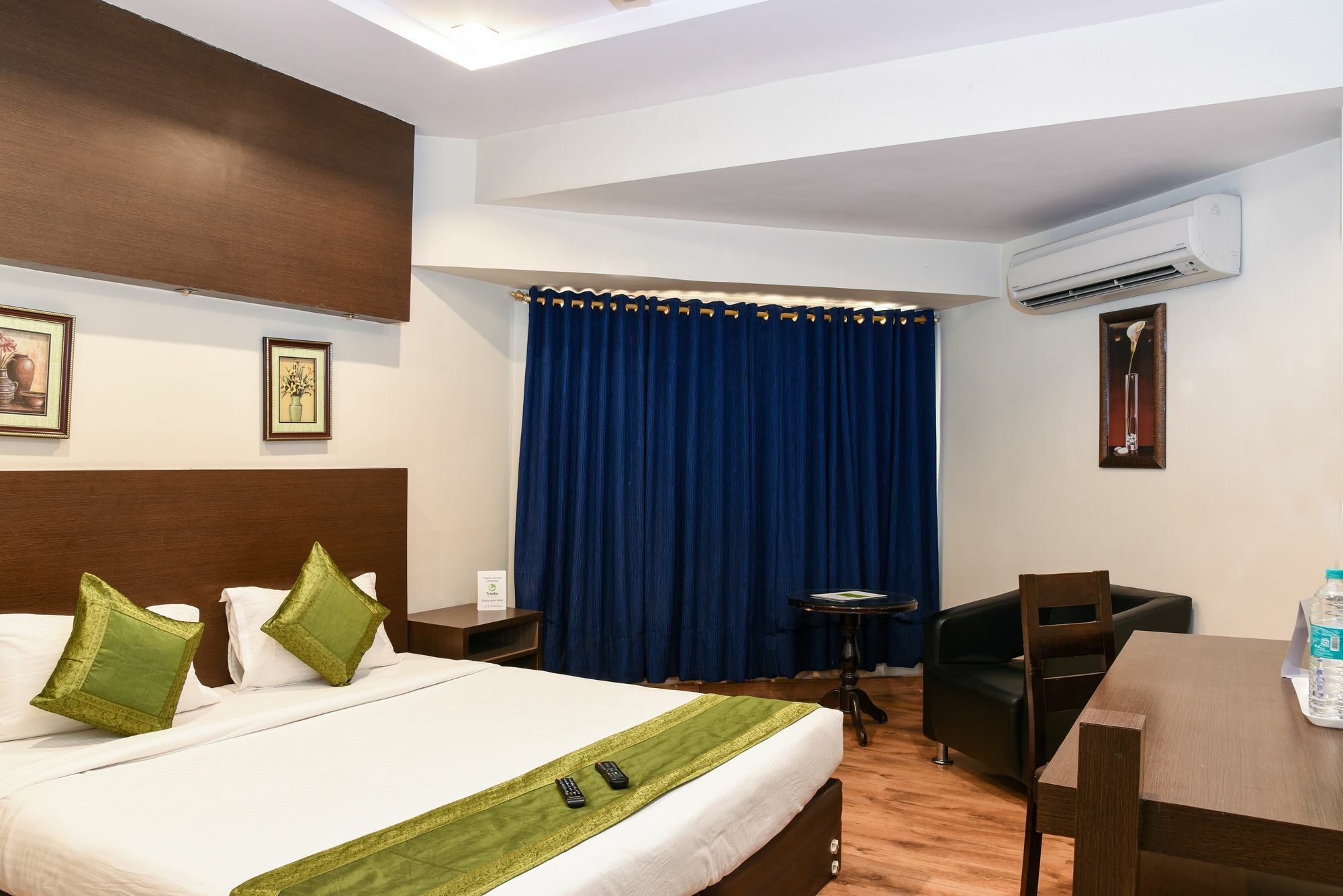 Treebo Trend Wood Bridge Hotell Hyderabad Exteriör bild
