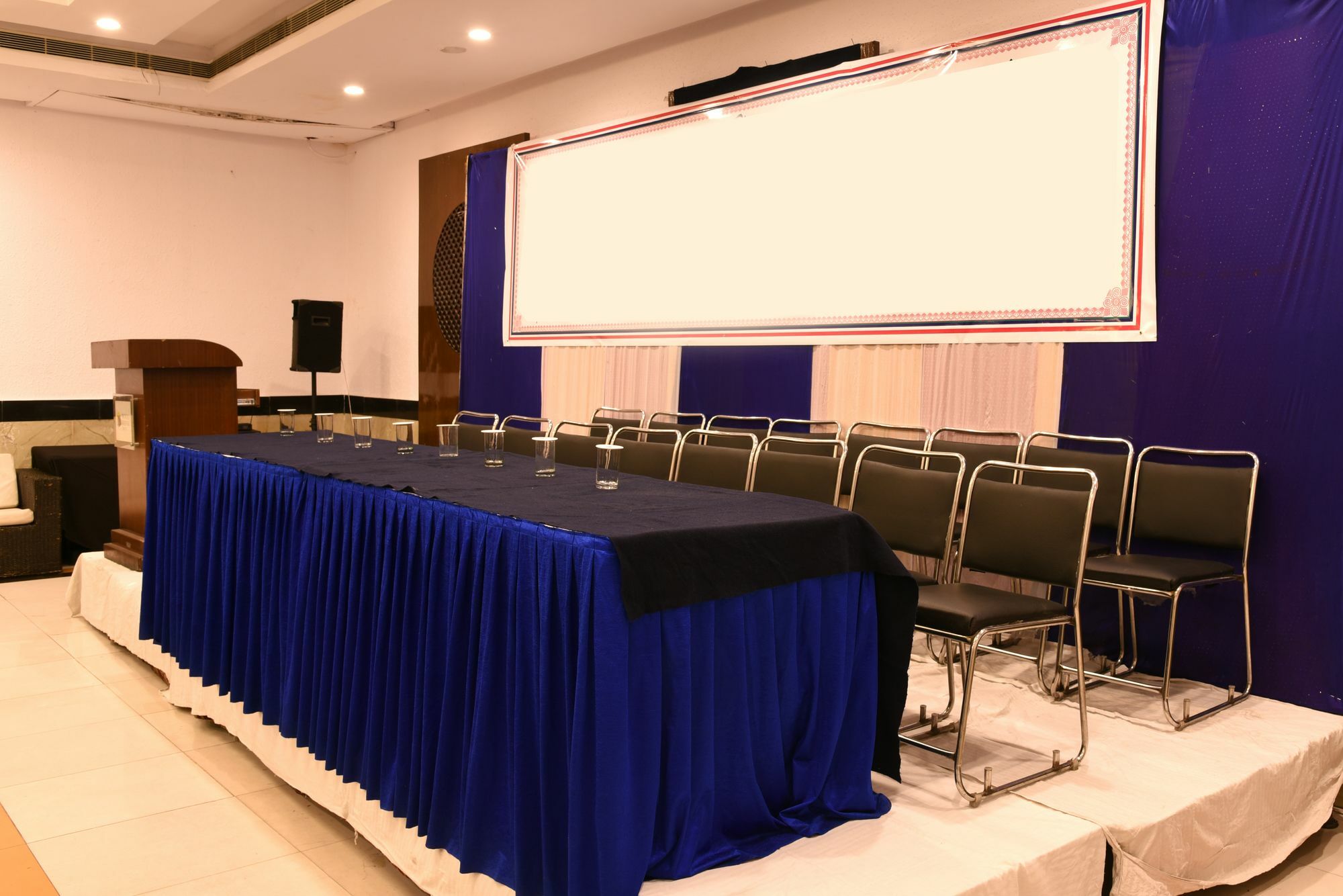 Treebo Trend Wood Bridge Hotell Hyderabad Exteriör bild