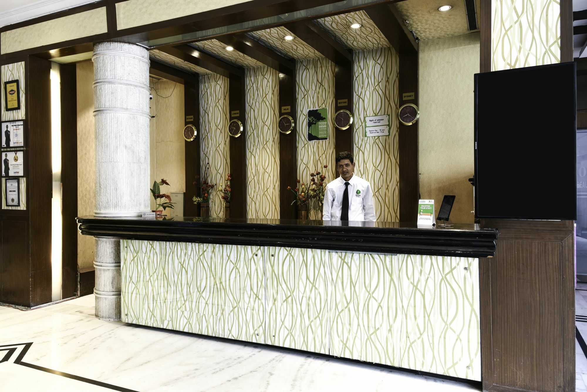 Treebo Trend Wood Bridge Hotell Hyderabad Exteriör bild