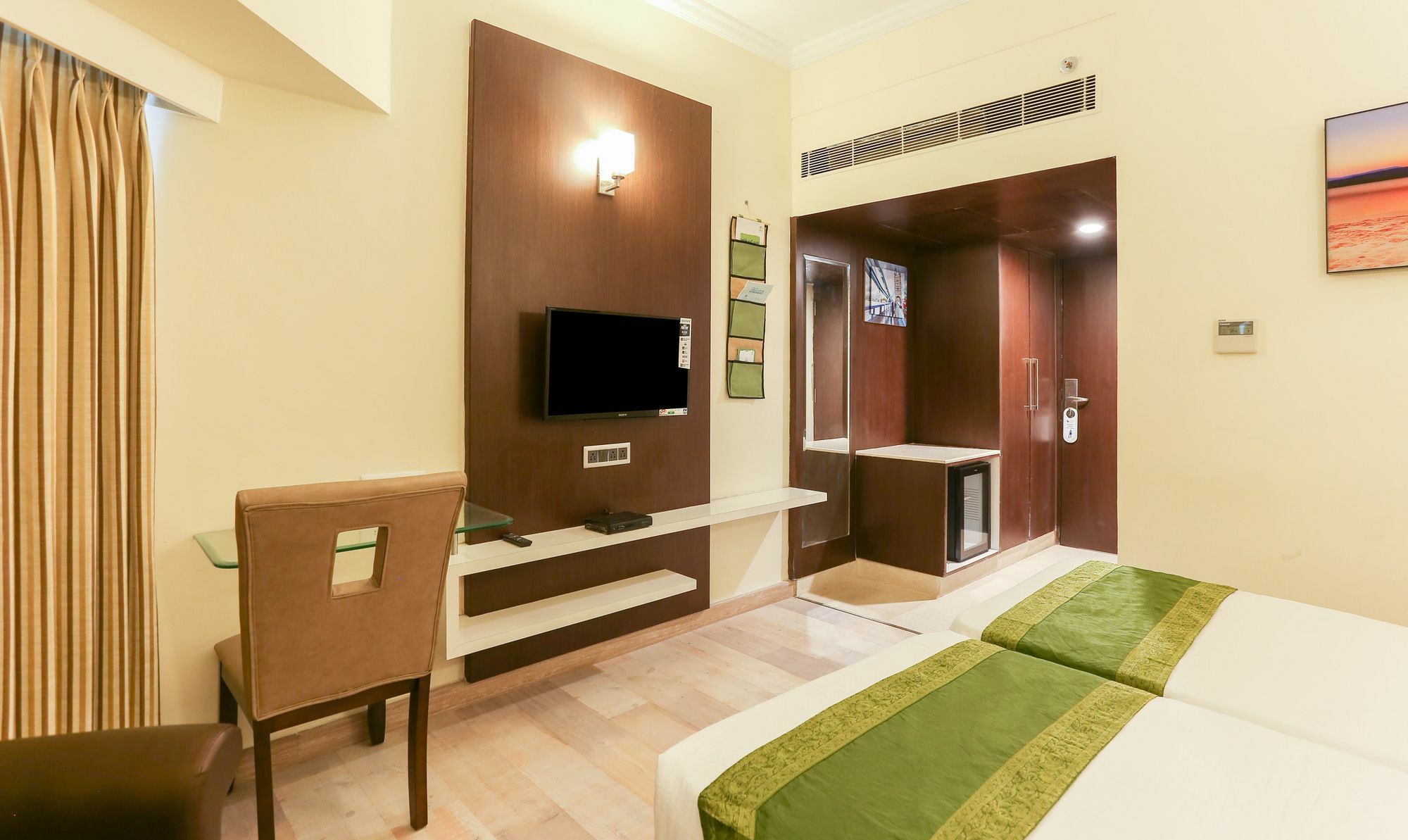 Treebo Trend Wood Bridge Hotell Hyderabad Exteriör bild