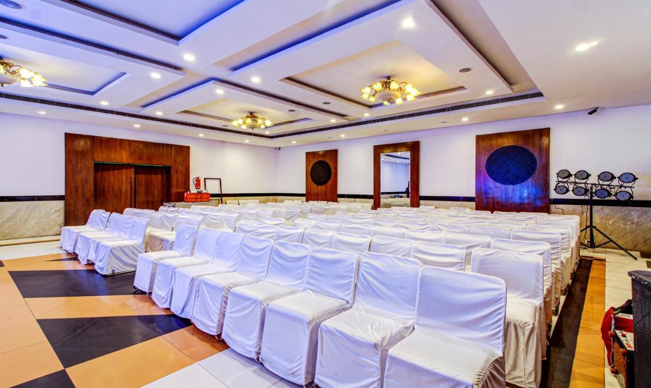 Treebo Trend Wood Bridge Hotell Hyderabad Exteriör bild