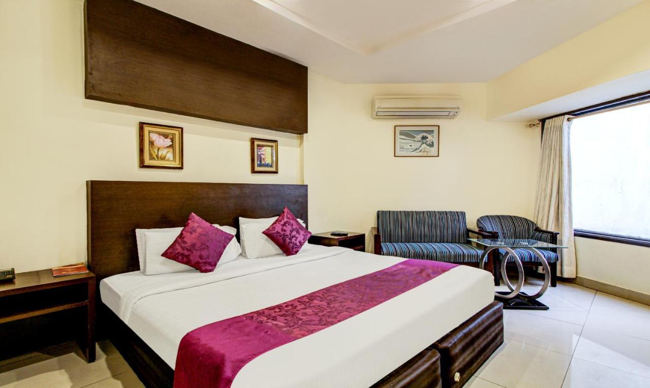 Treebo Trend Wood Bridge Hotell Hyderabad Exteriör bild