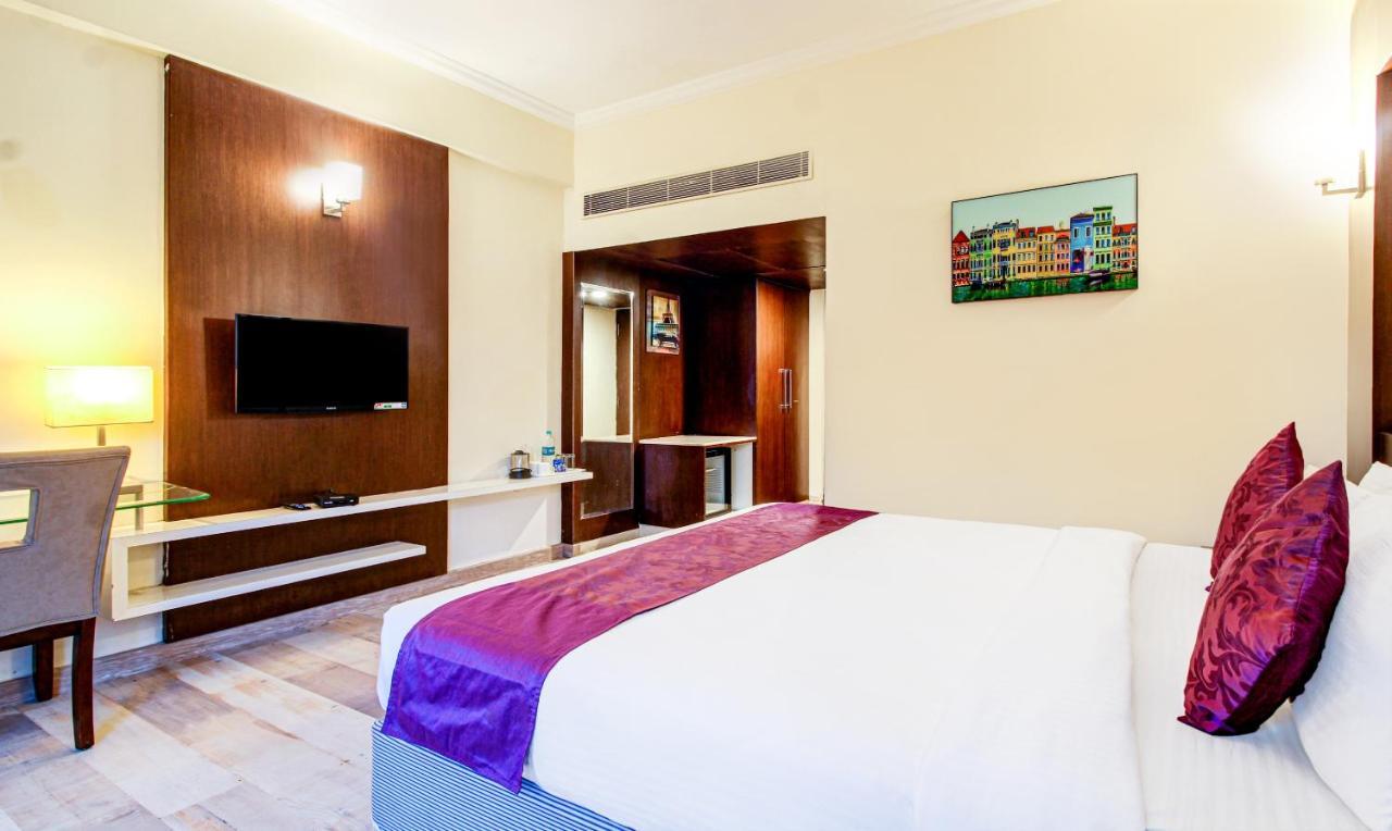 Treebo Trend Wood Bridge Hotell Hyderabad Exteriör bild