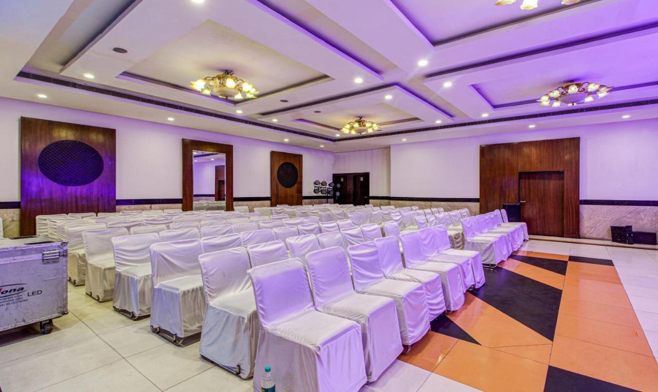 Treebo Trend Wood Bridge Hotell Hyderabad Exteriör bild
