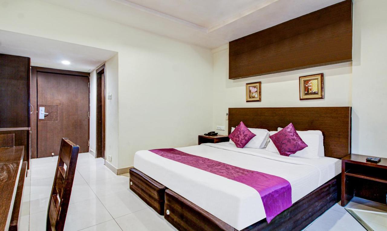 Treebo Trend Wood Bridge Hotell Hyderabad Exteriör bild