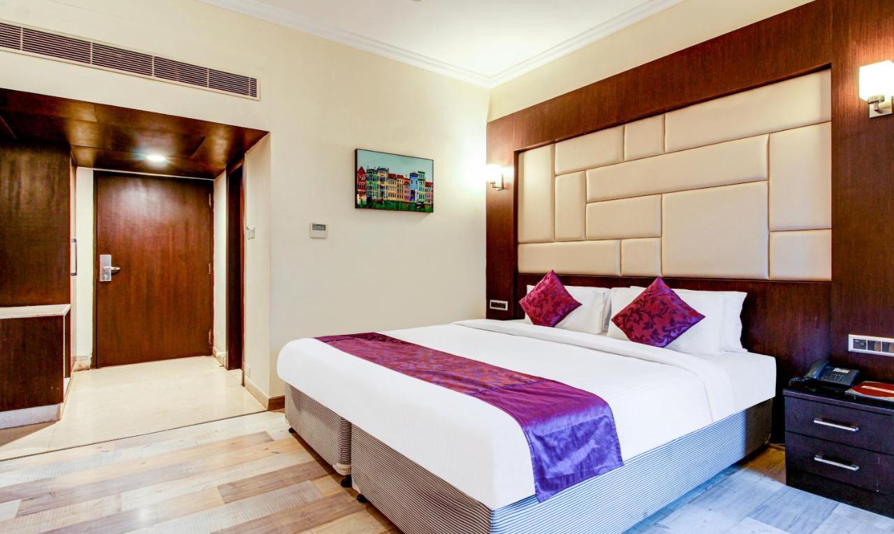 Treebo Trend Wood Bridge Hotell Hyderabad Exteriör bild