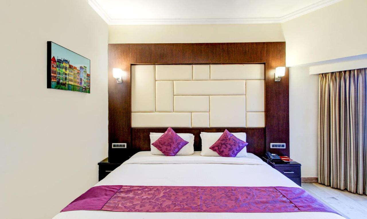 Treebo Trend Wood Bridge Hotell Hyderabad Exteriör bild