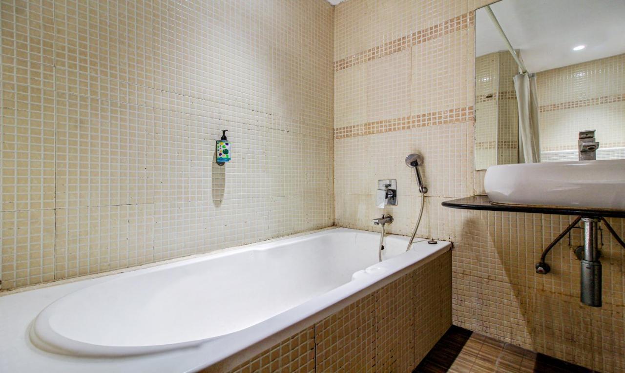 Treebo Trend Wood Bridge Hotell Hyderabad Exteriör bild
