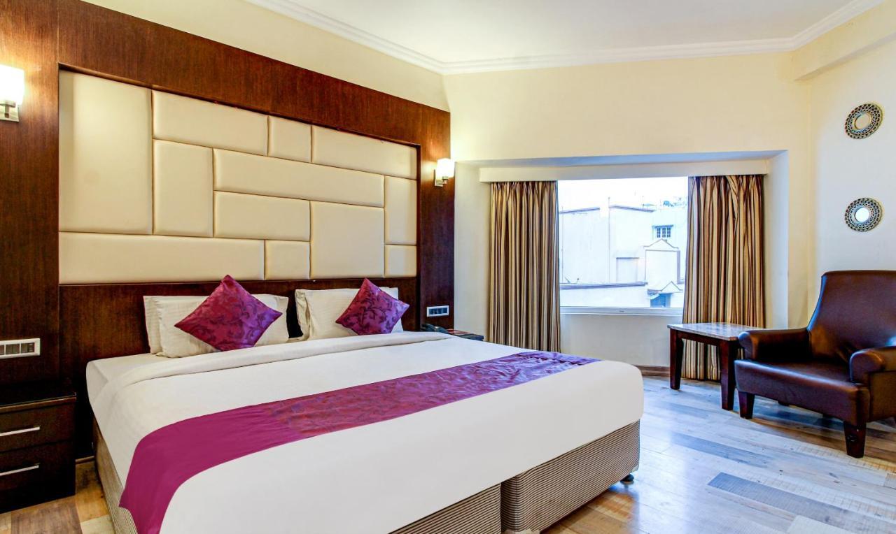 Treebo Trend Wood Bridge Hotell Hyderabad Exteriör bild