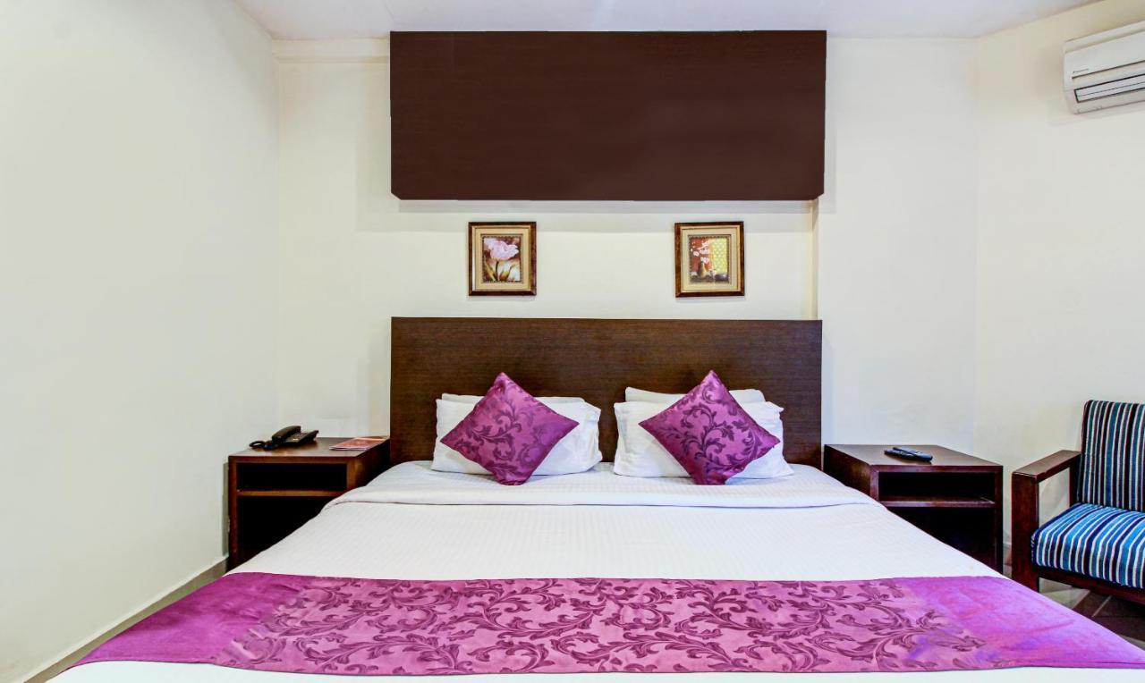Treebo Trend Wood Bridge Hotell Hyderabad Exteriör bild